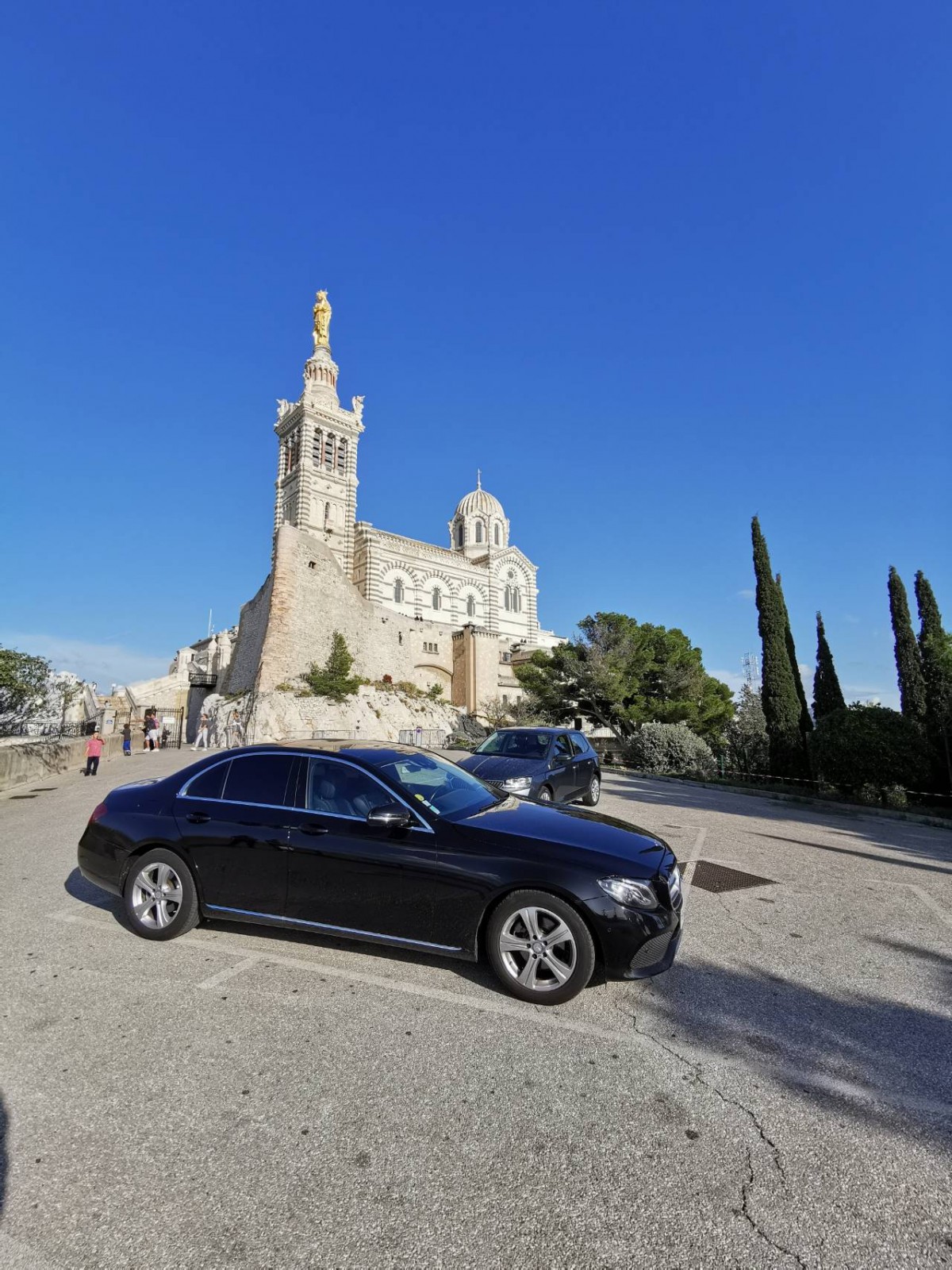 Mise à disposition d'un véhicule avec chauffeur pour la basilique Notre-Dame de la Garde à Marseille