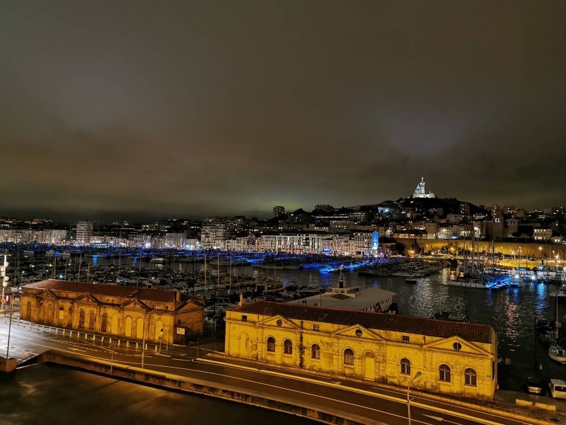 Transport avec Chauffeur VTC ou  taxi privé pour une soirée privé sur Marseille ?